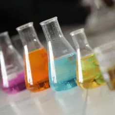 Co to bufor w chemii? Zrozumienie jego roli w stabilizacji pH