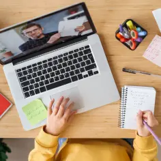Co to jest nauczanie hybrydowe i jak zmienia edukację w Polsce