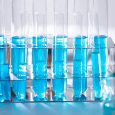 Co to są elektrolity w chemii? Zrozumienie ich roli i właściwości