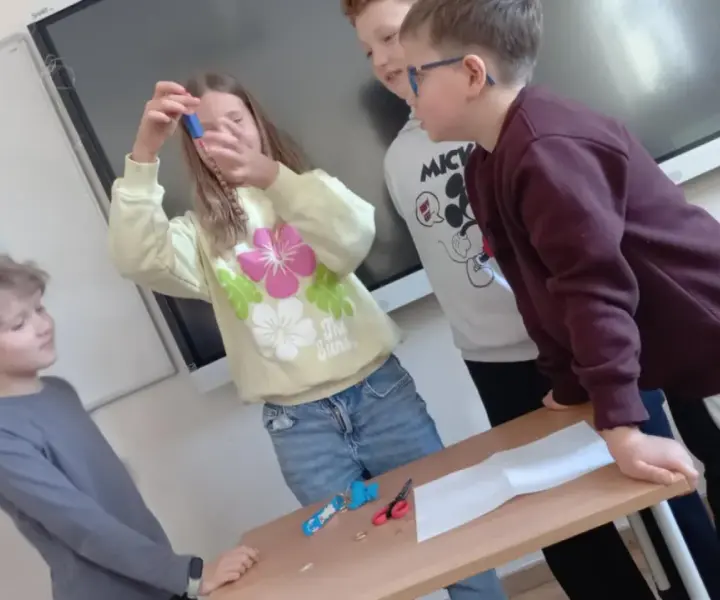 Eksperymenty z magnesem, które zachwycą każde dziecko i pobudzą ciekawość