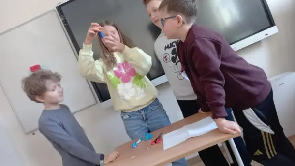 Eksperymenty z magnesem, które zachwycą każde dziecko i pobudzą ciekawość